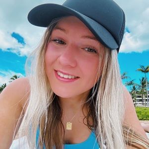 Meet your Posher, Ava